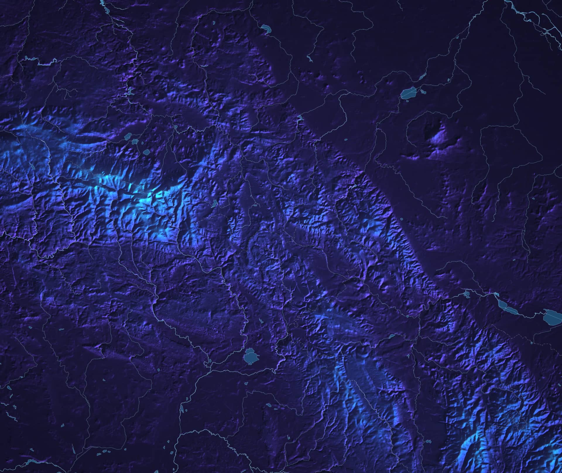 Nocna panorama polskich Sudetów — rzeźba terenu od Gór Izerskich po Masyw Śnieżnika, z rzekami, jeziorami i granicą